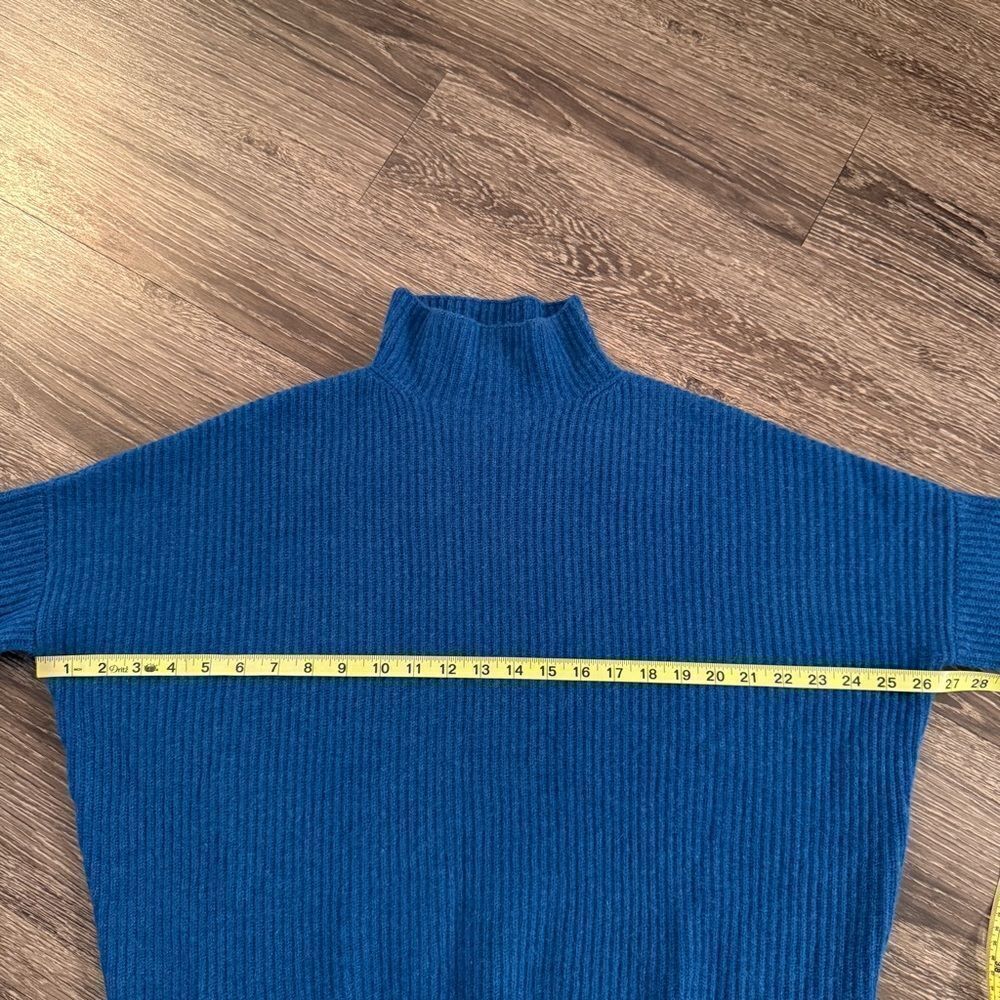 Kinross Cashmere Blue Sweater - Picture 2 of 10